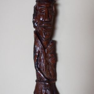 Drewniane rzeźby postaci pana Jana