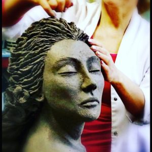 Rzeźba kobiety pani Mirosławy
