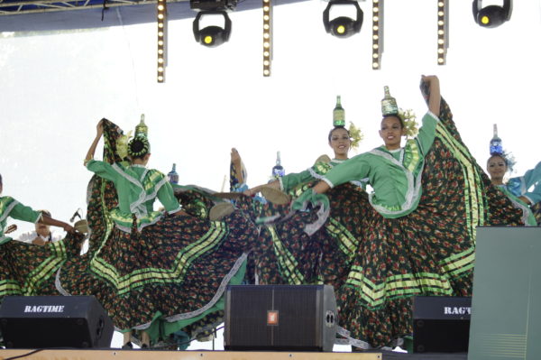 Meksykanki na scenie podczas występu