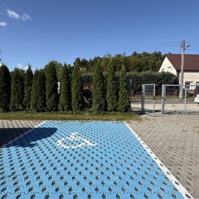 parking przy świetlicy wiejskiej dla osób niepełnosprawnych