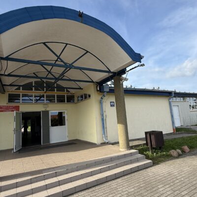 Wejście główne na świetlicę w Osieku