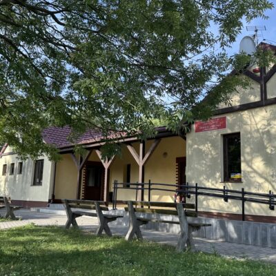 Wejście główne do świetlicy wiejskiej w Pieszkowie