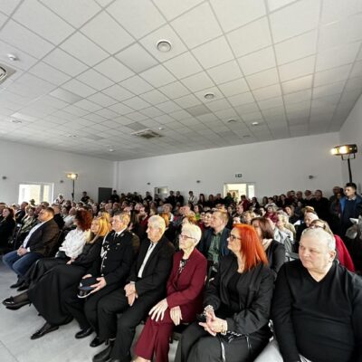 Goście, którzy przybyli na otwarcie świetlicy.