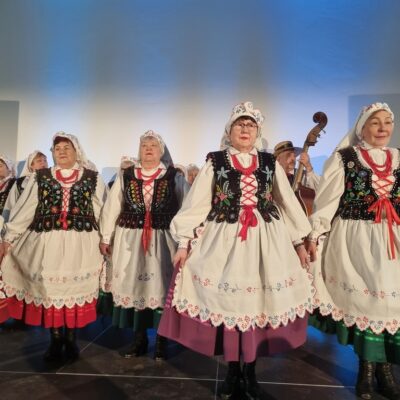 Występ Zespołu Folklorystycznego LUBIN w strojach rzeszowskich