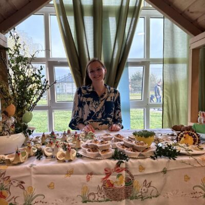 Domek wraz z jedzeniem z Zimnej Wody