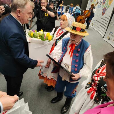 Wręczenie podziękowania dla zespołu LUBIN