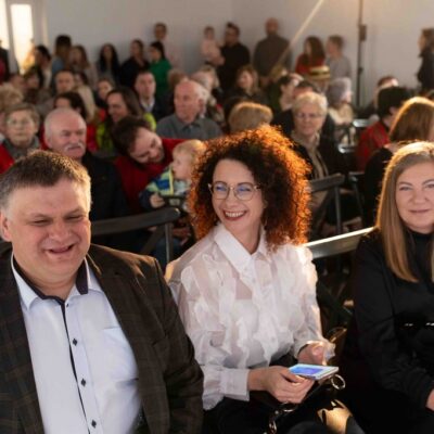 Goście zaproszeni na otwarcie.