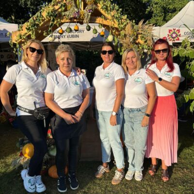 Panie z Koła Gospodyń Wiejskich Żony Księginic w czasie jednej z imprez gminnych