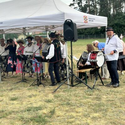 Zespół Osieczanki podczas występu.