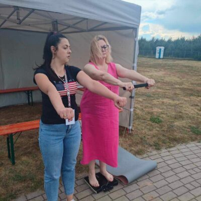 Pomiar tkanki na wadze.