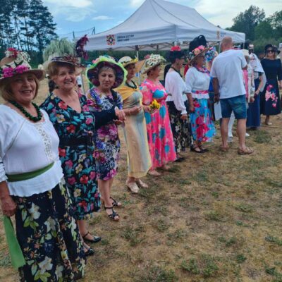 Prezentacja kapeluszy konkursowych