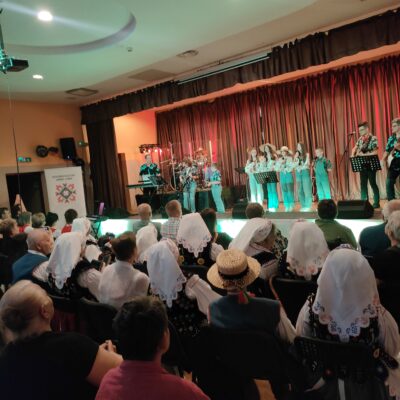 Występ młodzieży na koncercie