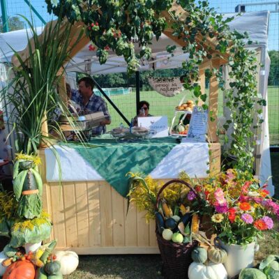 Zespół Siedlecka Nuta ze swoimi wyrobami