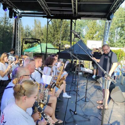 Orkiestra w czasie wykonywania kolejnego utworu