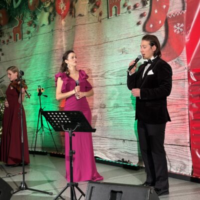 Wokaliści podczas występu