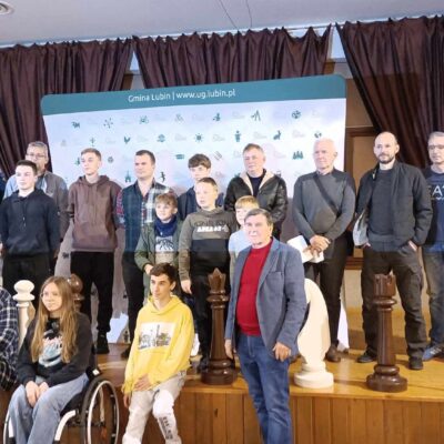 grupowe zdjęcie uczestników zawodów