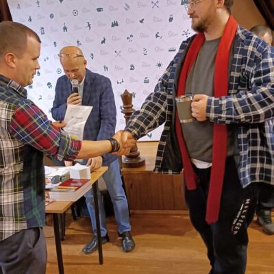 Wręcznie pamiątkowego dyplomu uczestnikowi spotkania