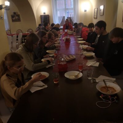 odpoczynek przy zasłużonej kolacji