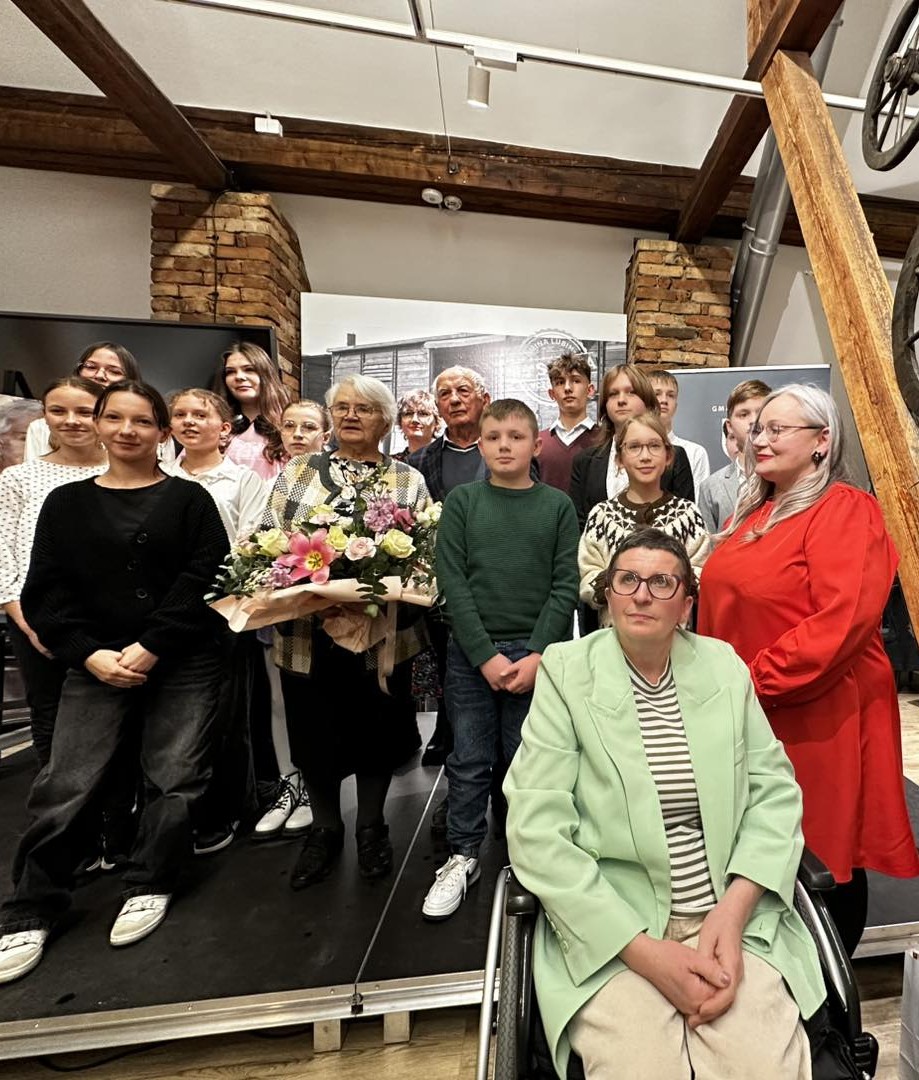 Uczestnicy konkursu moje korzenie na wspólnym zdjęciu.