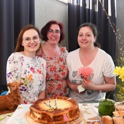 Panie z Zimnej Wody przy swoich potrawach