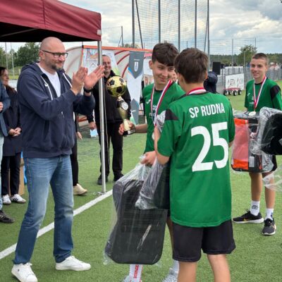 Wręczenie pucharu zawodnikom