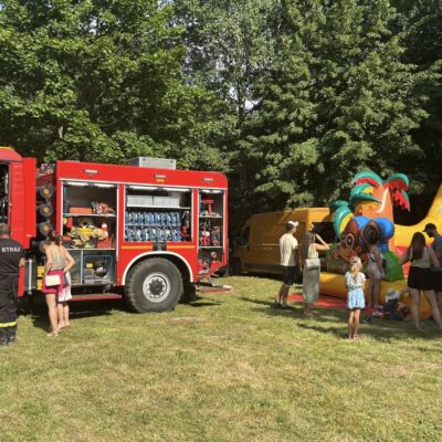 straż pożarna sp zimna woda i dmuchańce w tle