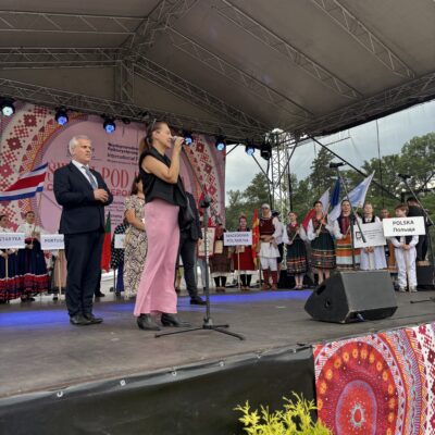 Przemówienie Pani Dyrektor OKGL na scenie