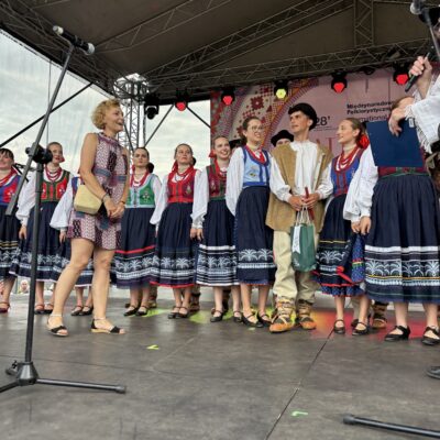 Pani Radna wręcza podziękowanie