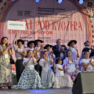 radny Norbert Grabowski na scenie z argentyną