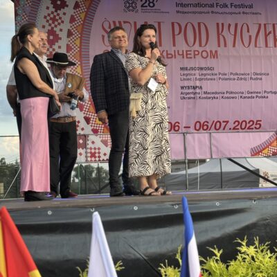 podziekowanie na scenie Pani Kopczy Lucyny