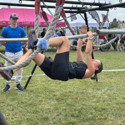 kobieta wisi na linie