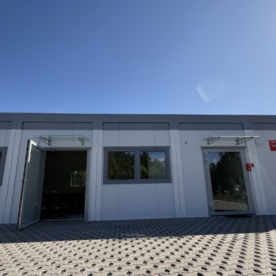 Plac przed wejściem do świetlicy