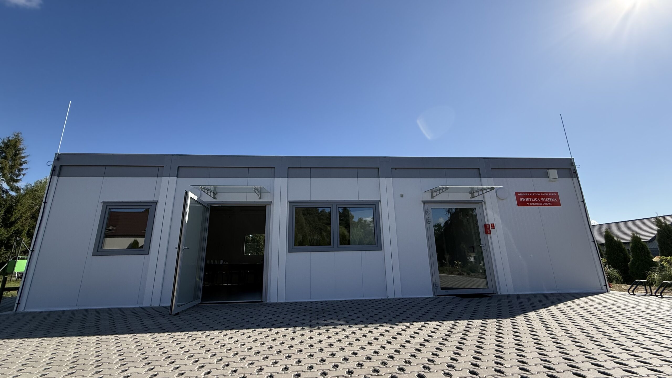 Plac przed wejściem do świetlicy