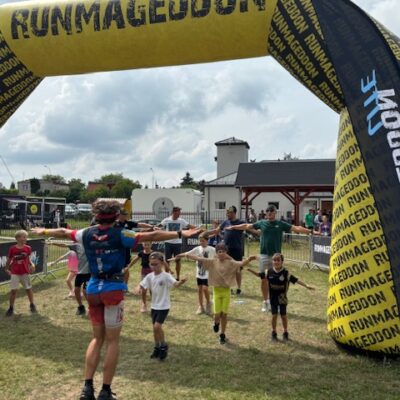 rozgrzewaka uczestników na starcie