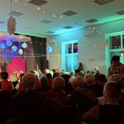 wręczanie upominków widzianych od strony publiczności