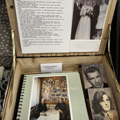 Dokumenty i zdjęcia jednej z osadniczych rodzin