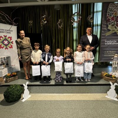 Najmłodsi uczestnicy z otrzymanymi nagrodami