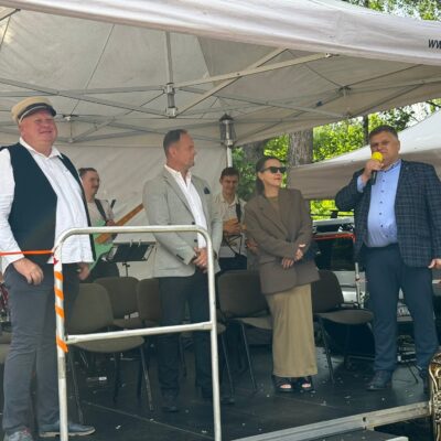Podziękowania za występ Orkiestry, z rąk Wójta i p. Dyrektor
